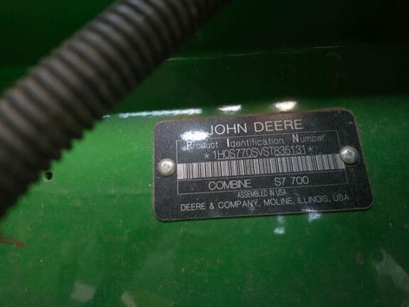 Image of John Deere S7 700 equipment image 4
