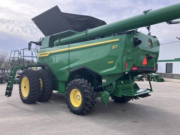 Image of John Deere S7 700 equipment image 4