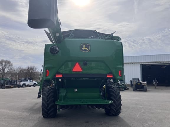 Image of John Deere S7 700 equipment image 3