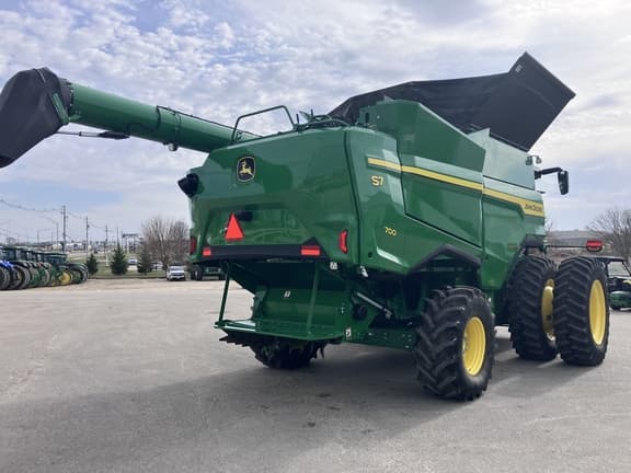 Image of John Deere S7 700 equipment image 4