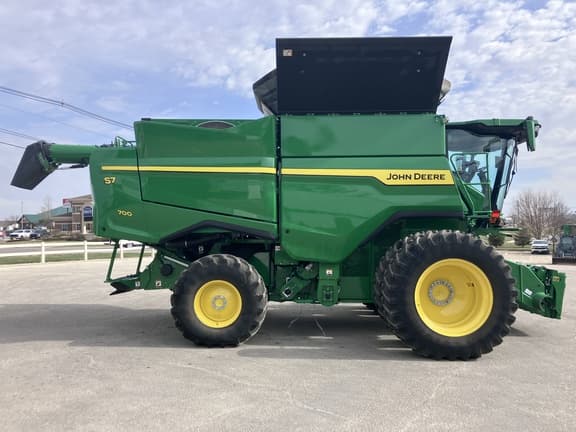 Image of John Deere S7 700 equipment image 3
