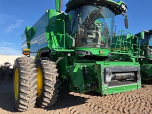 2025 John Deere S7 700 Image