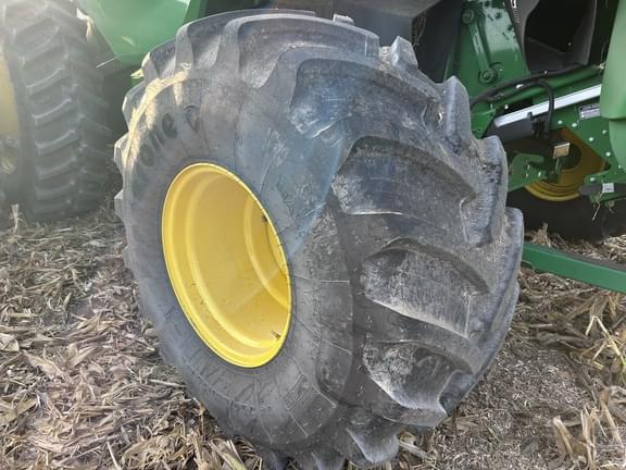 Image of John Deere S7 700 equipment image 4