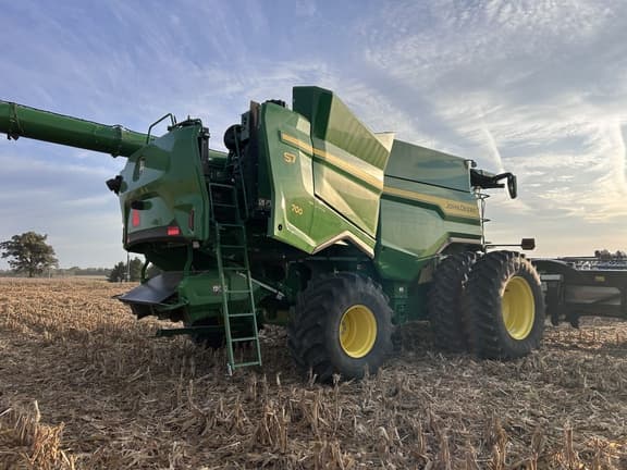 Image of John Deere S7 700 equipment image 3