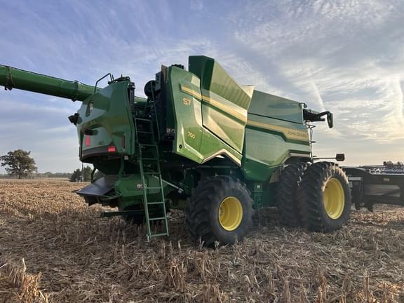 Image of John Deere S7 700 equipment image 2