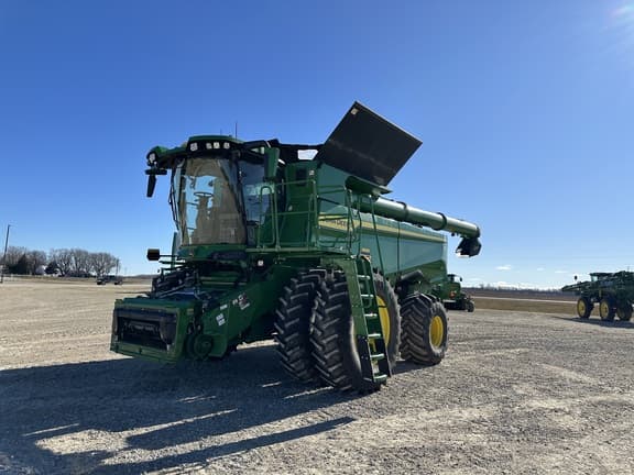 Image of John Deere S7 700 equipment image 4