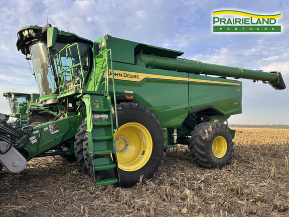 Image of John Deere S7 700 Primary image