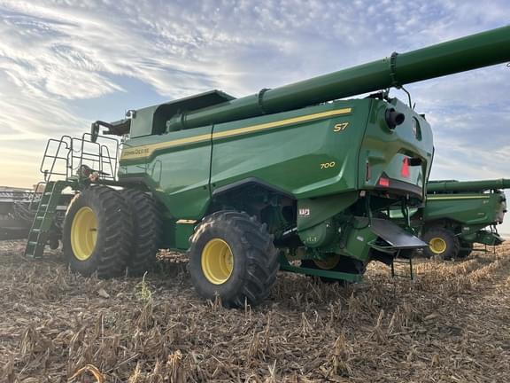 Image of John Deere S7 700 equipment image 3