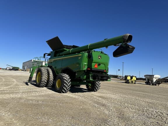 Image of John Deere S7 700 equipment image 3