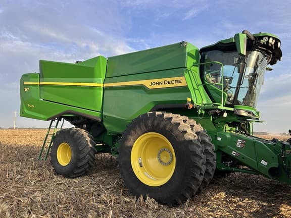 Image of John Deere S7 700 equipment image 1