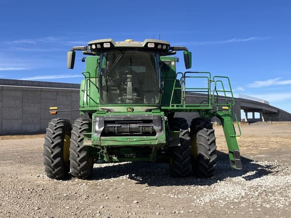 Image of John Deere S7 700 equipment image 2