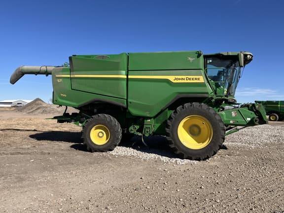 Image of John Deere S7 700 equipment image 1