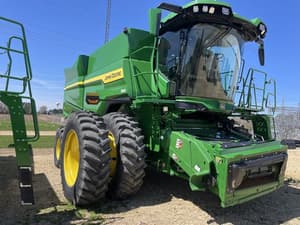 2025 John Deere S7 700 Image