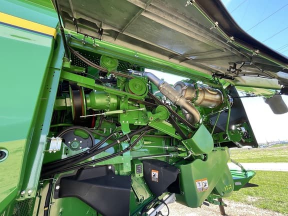 Image of John Deere S7 700 equipment image 2