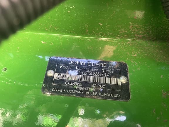 Image of John Deere S7 700 equipment image 1