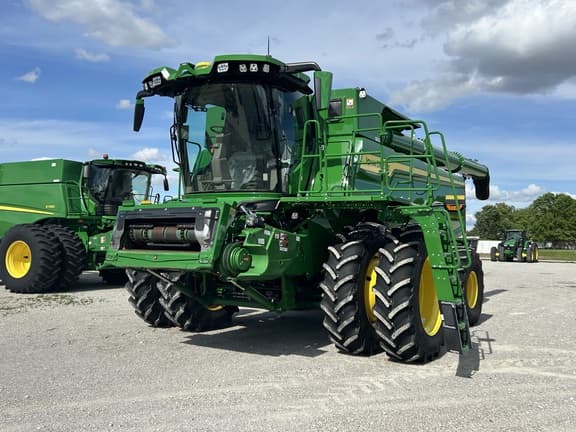 Image of John Deere S7 700 equipment image 2