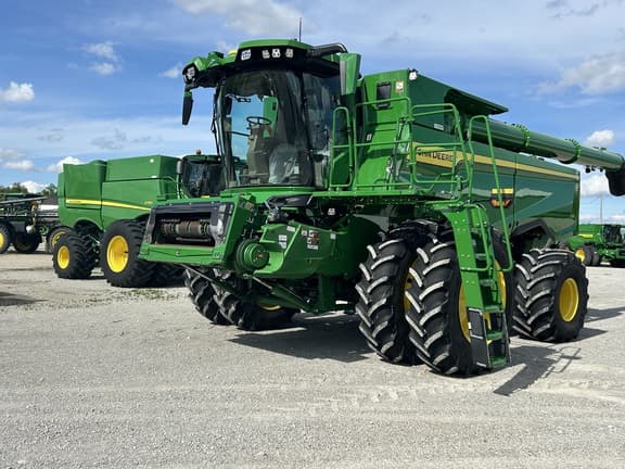 Image of John Deere S7 700 equipment image 1