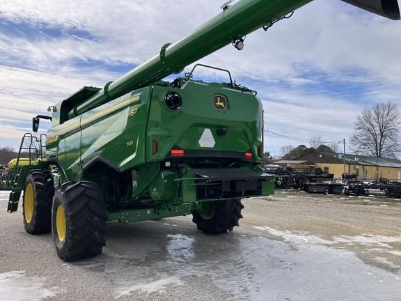Image of John Deere S7 700 equipment image 3