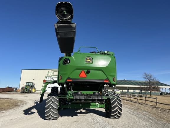 Image of John Deere S7 700 equipment image 4