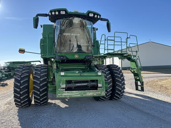 Image of John Deere S7 700 equipment image 1