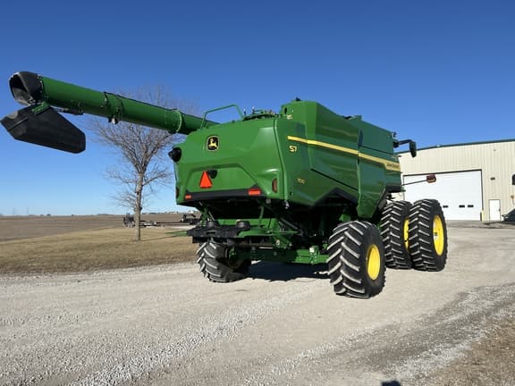 Image of John Deere S7 700 equipment image 3