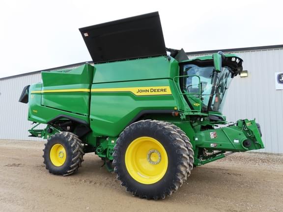 Image of John Deere S7 700 equipment image 1