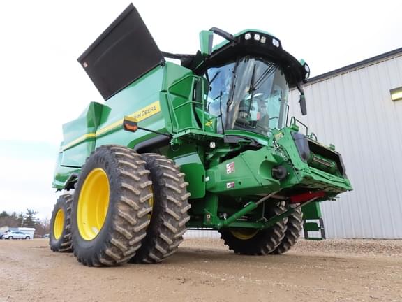 Image of John Deere S7 700 equipment image 3