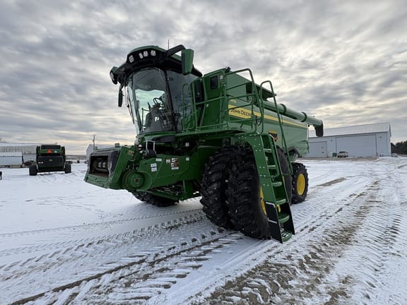 2025 John Deere S7 700 Equipment Image0