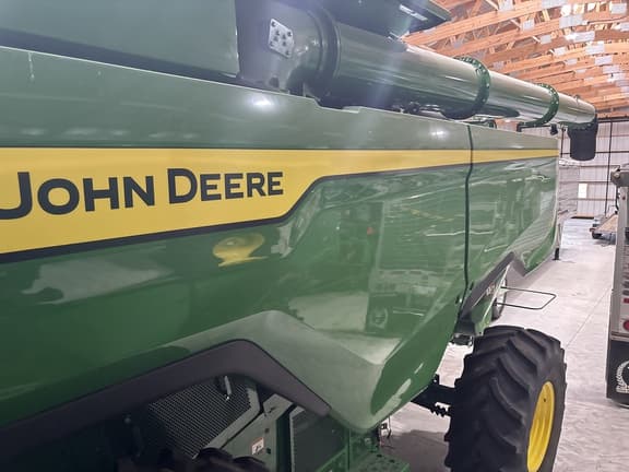 Image of John Deere S7 700 equipment image 3