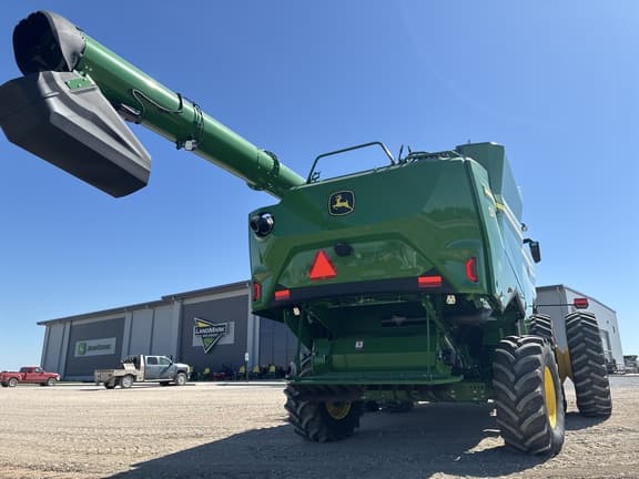 Image of John Deere S7 700 equipment image 3