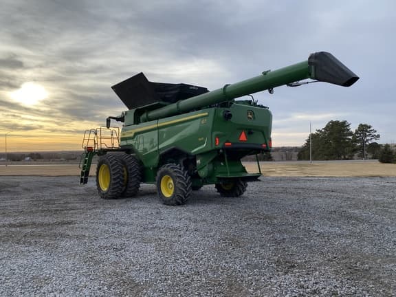 Image of John Deere S7 700 equipment image 2