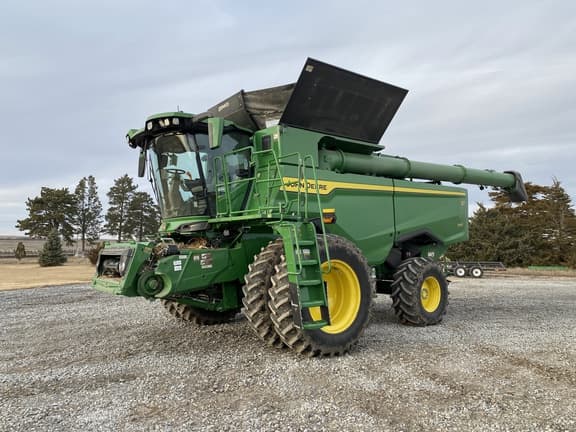 Image of John Deere S7 700 Primary image