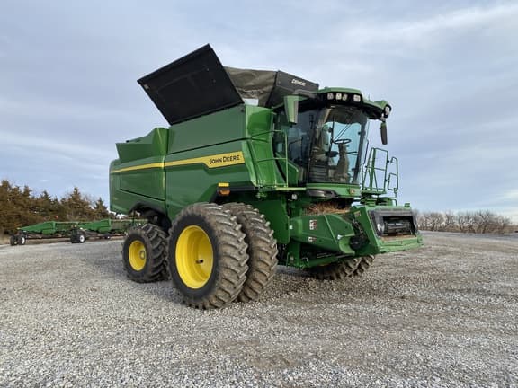 Image of John Deere S7 700 equipment image 3