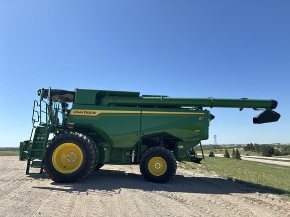 Image of John Deere S7 700 equipment image 2