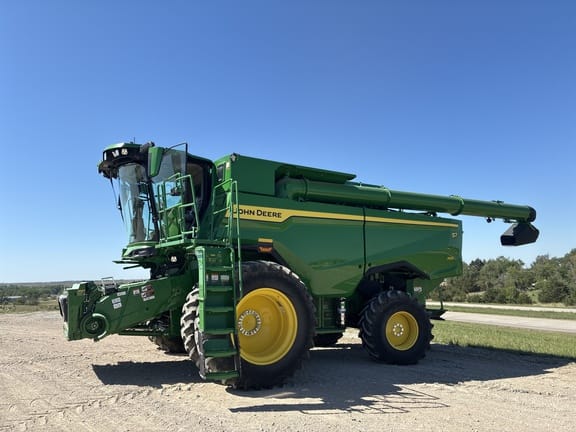 2025 John Deere S7 700 Equipment Image0