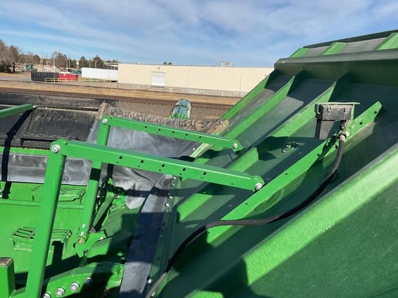 Image of John Deere S7 700 equipment image 4