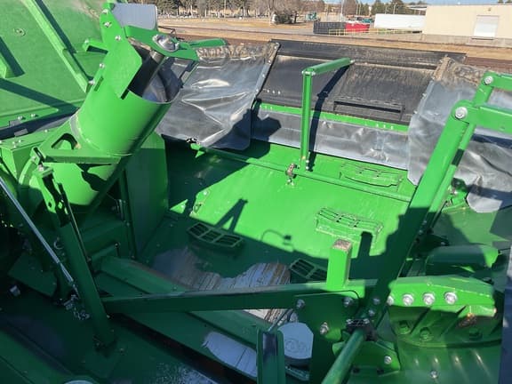 Image of John Deere S7 700 equipment image 2