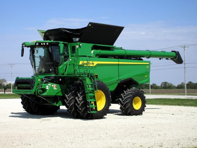 Image of John Deere S7 700 equipment image 1