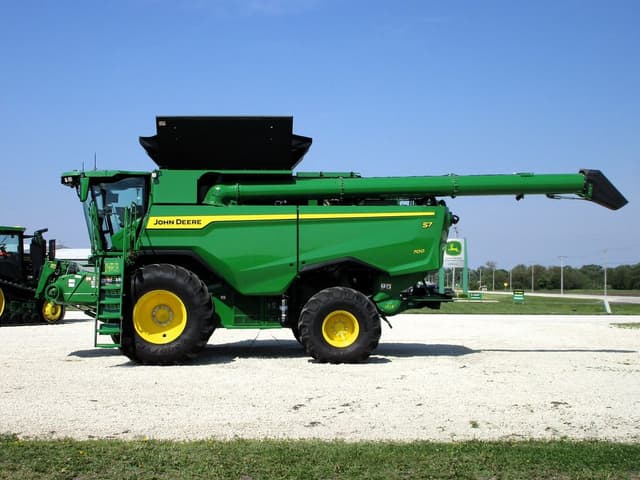 Image of John Deere S7 700 equipment image 3