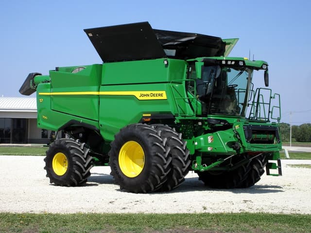 Image of John Deere S7 700 equipment image 2