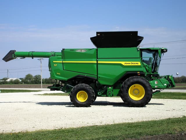 Image of John Deere S7 700 equipment image 4