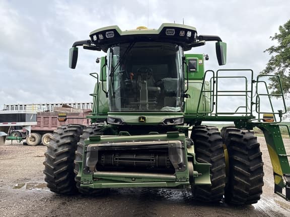 Image of John Deere S7 700 equipment image 4
