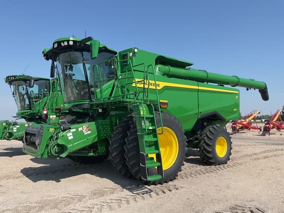 Image of John Deere S7 700 equipment image 3