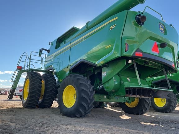 Image of John Deere S7 700 equipment image 3