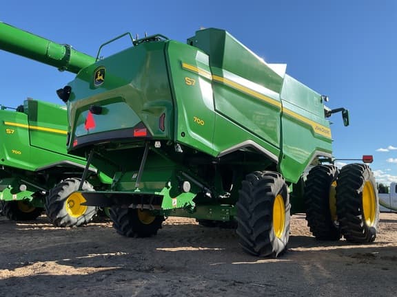 Image of John Deere S7 700 equipment image 2