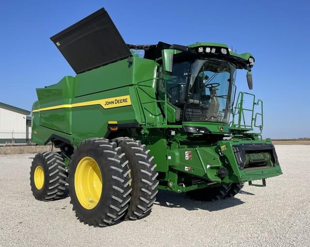 Image of John Deere S7 700 equipment image 3