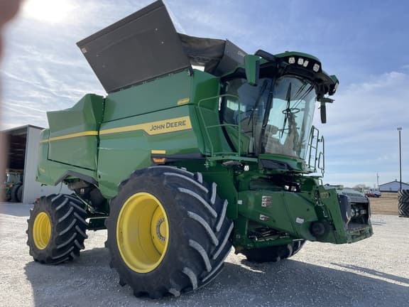 Image of John Deere S7 700 equipment image 2