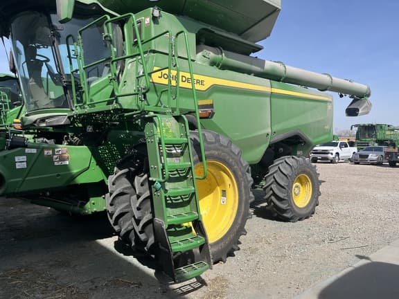 Image of John Deere S7 700 equipment image 3