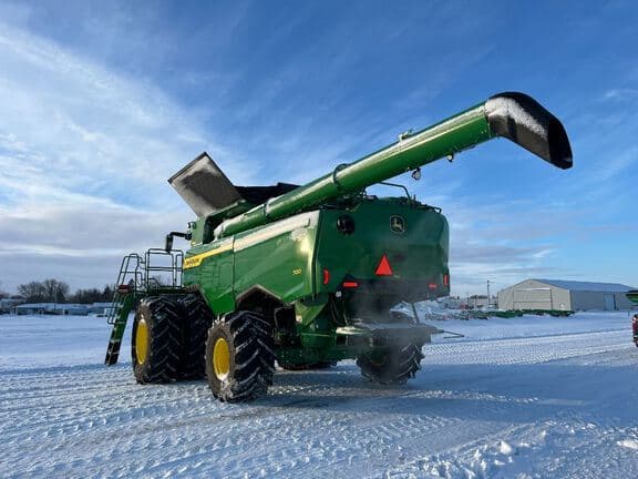 Image of John Deere S7 700 equipment image 2