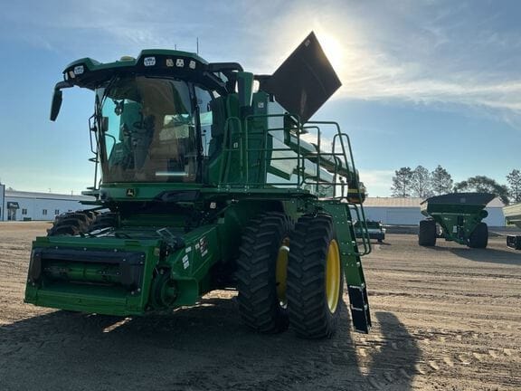 2025 John Deere S7 700 Equipment Image0